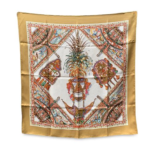 foulard gucci femme beige|Foulard en soie Gucci Beige en Soie .